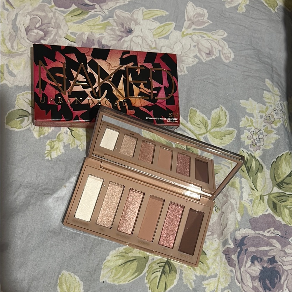 Urban Decay SIN mini Eyeshadow Palette *new in box